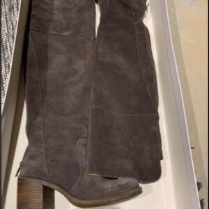 Suede boots